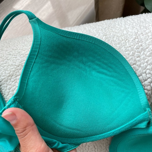Victoria’s Secret push up bra in size 34C - Picture 3 of 3